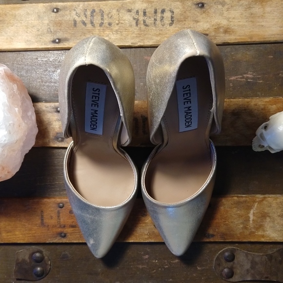Steve Madden Shoes - 🚚MOVING SALE! Steve Madden Shimmer Gold Pumps
